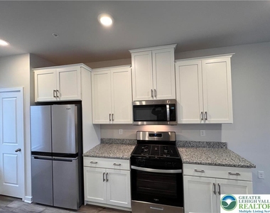 7634 Clayton Avenue - Photo Thumbnail 6