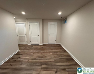 7634 Clayton Avenue - Photo Thumbnail 4