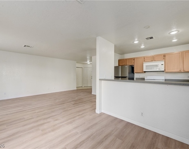 5018 S Rainbow Boulevard - Photo Thumbnail 4