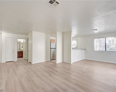 5018 S Rainbow Boulevard - Photo Thumbnail 22