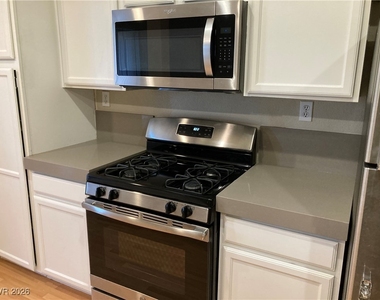 656 Peachy Canyon Circle - Photo Thumbnail 3