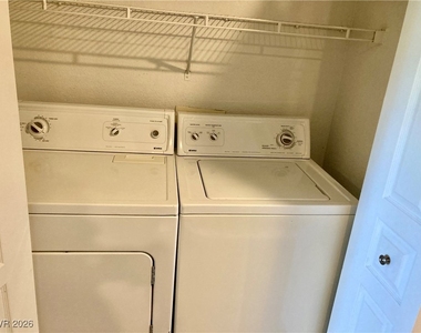 656 Peachy Canyon Circle - Photo Thumbnail 10