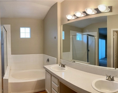 656 Peachy Canyon Circle - Photo Thumbnail 15