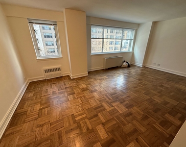 East 71st Street - Photo Thumbnail 5