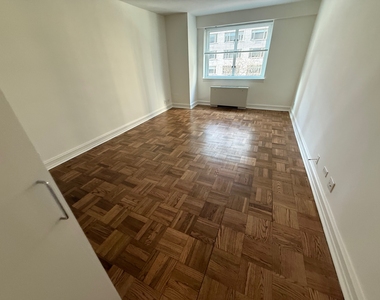 East 71st Street - Photo Thumbnail 9