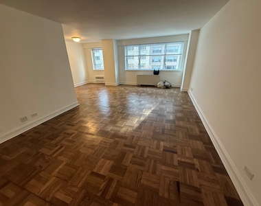 East 71st Street - Photo Thumbnail 1