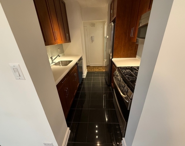East 71st Street - Photo Thumbnail 4