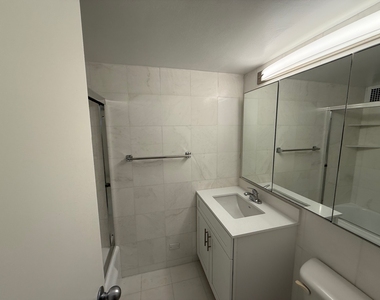 East 71st Street - Photo Thumbnail 7