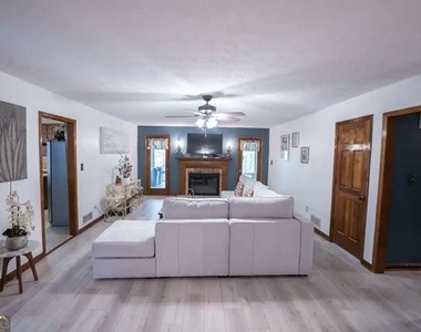 200 Mary Lynn Lane - Photo Thumbnail 13