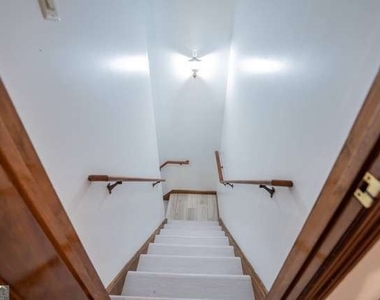 200 Mary Lynn Lane - Photo Thumbnail 10