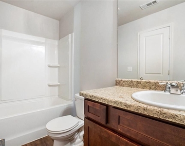 4043 Avalon Road Sw - Photo Thumbnail 8