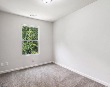 4043 Avalon Road Sw - Photo Thumbnail 6