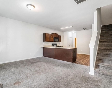 4043 Avalon Road Sw - Photo Thumbnail 3