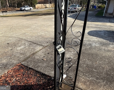 1085 Eastview Road Ne - Photo Thumbnail 11