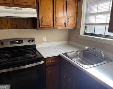 1085 Eastview Road Ne - Photo Thumbnail 3