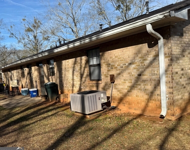 1085 Eastview Road Ne - Photo Thumbnail 13