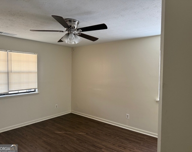 1085 Eastview Road Ne - Photo Thumbnail 8