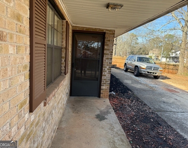 1085 Eastview Road Ne - Photo Thumbnail 10