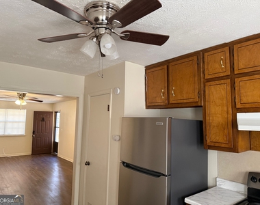 1085 Eastview Road Ne - Photo Thumbnail 5