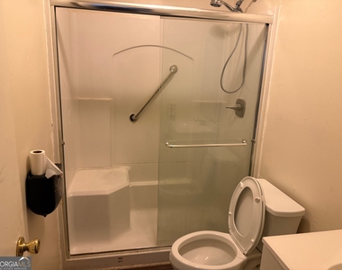 1085 Eastview Road Ne - Photo Thumbnail 7