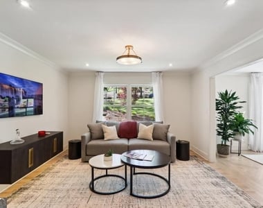 1007 Somerset Drive Nw - Photo Thumbnail 3