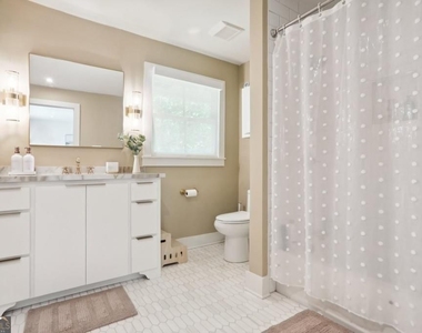 1007 Somerset Drive Nw - Photo Thumbnail 9