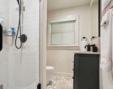 1007 Somerset Drive Nw - Photo Thumbnail 12