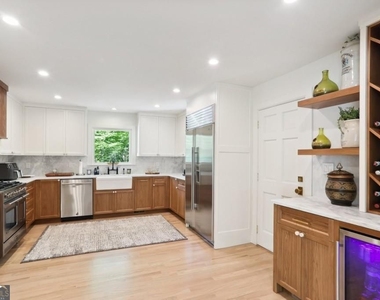 1007 Somerset Drive Nw - Photo Thumbnail 4