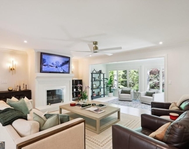 1007 Somerset Drive Nw - Photo Thumbnail 5