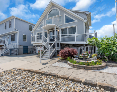 117 Harding Avenue - Photo Thumbnail 1