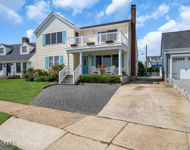 305 North Boulevard - Photo Thumbnail 1