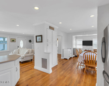 305 North Boulevard - Photo Thumbnail 7