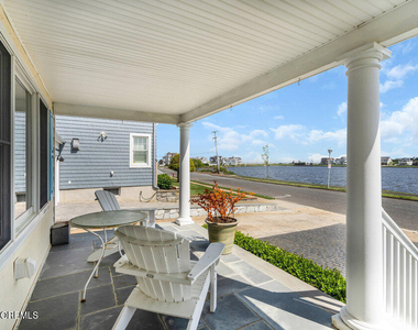 305 North Boulevard - Photo Thumbnail 2