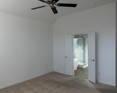 2521 Birchcrest Drive - Photo Thumbnail 23