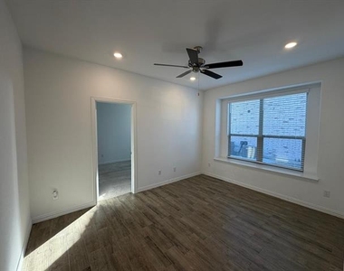 2521 Birchcrest Drive - Photo Thumbnail 8