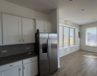 2521 Birchcrest Drive - Photo Thumbnail 18