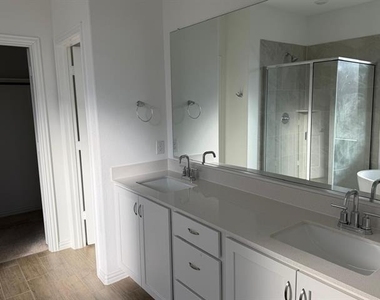 2521 Birchcrest Drive - Photo Thumbnail 24