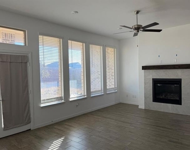 2521 Birchcrest Drive - Photo Thumbnail 20
