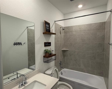 2521 Birchcrest Drive - Photo Thumbnail 7
