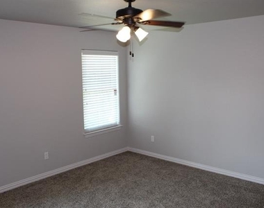 208 W Lake Avenue - Photo Thumbnail 13