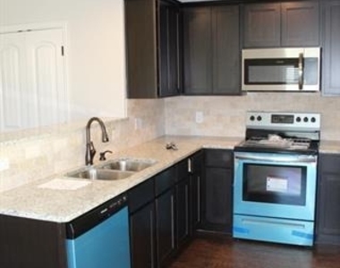208 W Lake Avenue - Photo Thumbnail 3
