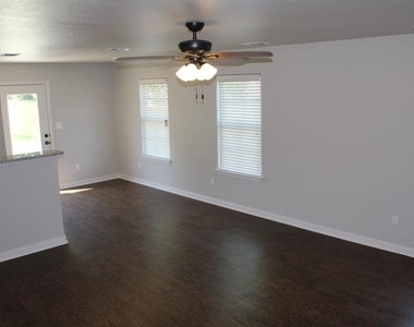 208 W Lake Avenue - Photo Thumbnail 6