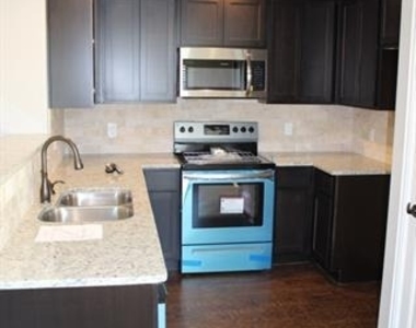 208 W Lake Avenue - Photo Thumbnail 2