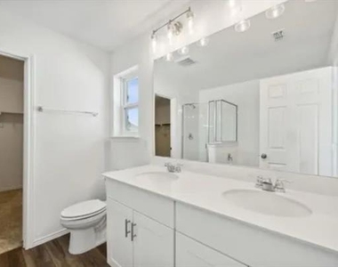 701 Union Drive - Photo Thumbnail 3
