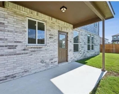 701 Union Drive - Photo Thumbnail 8