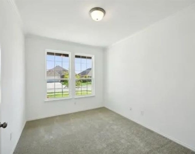 701 Union Drive - Photo Thumbnail 2