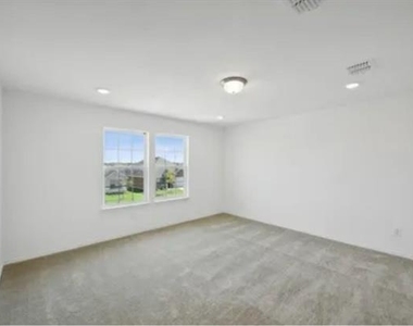 701 Union Drive - Photo Thumbnail 7