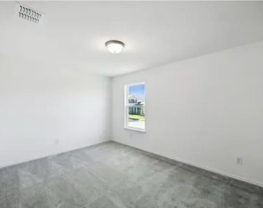 701 Union Drive - Photo Thumbnail 4