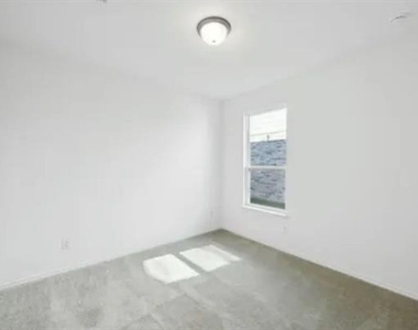 701 Union Drive - Photo Thumbnail 5
