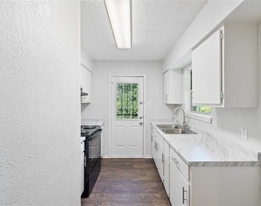 2540 Avenue H - Photo Thumbnail 6